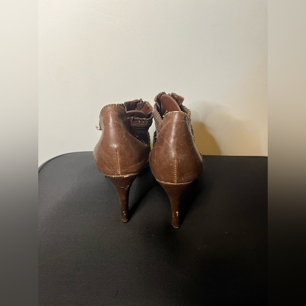 Brown braided heels size 8 - Picture 2 of 4